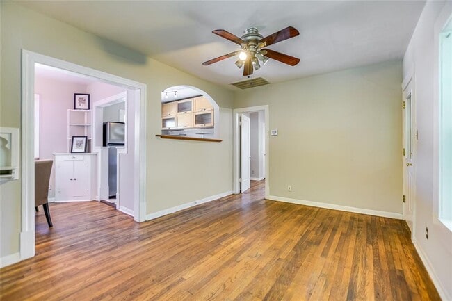 Building Photo - 1005 Ellingson Ln