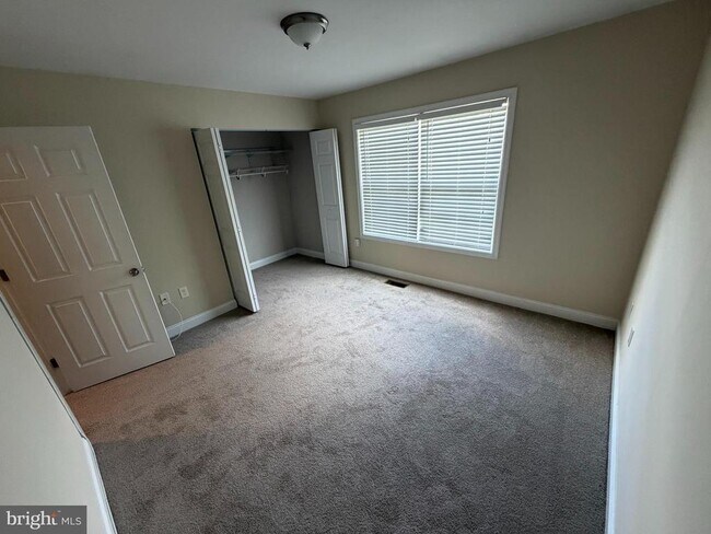 Building Photo - 534 Lancaster Pl