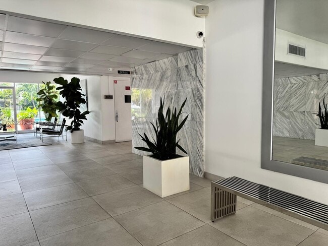 Building Photo - 401 Golden Isles Dr