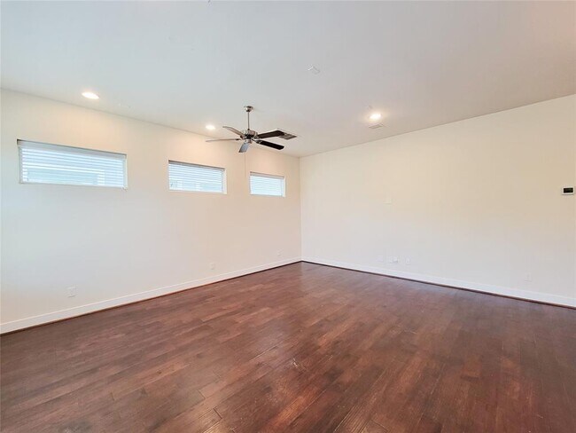 Building Photo - 1815 Crestdale Dr