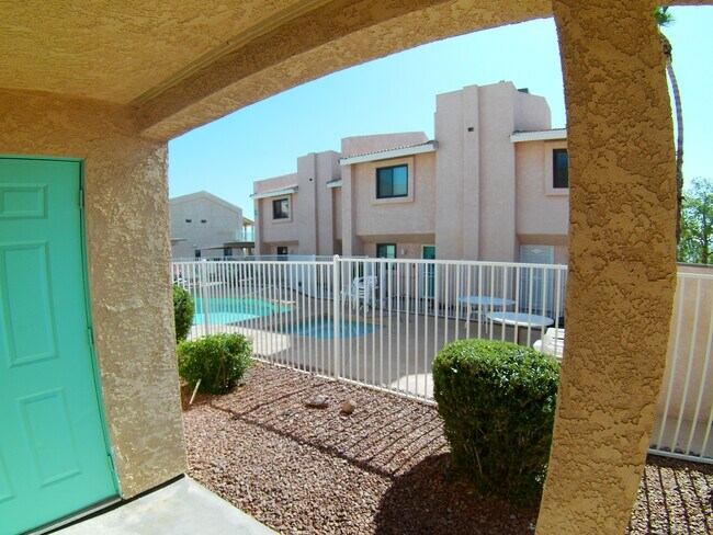 Building Photo - 3400 Sunriver Rd