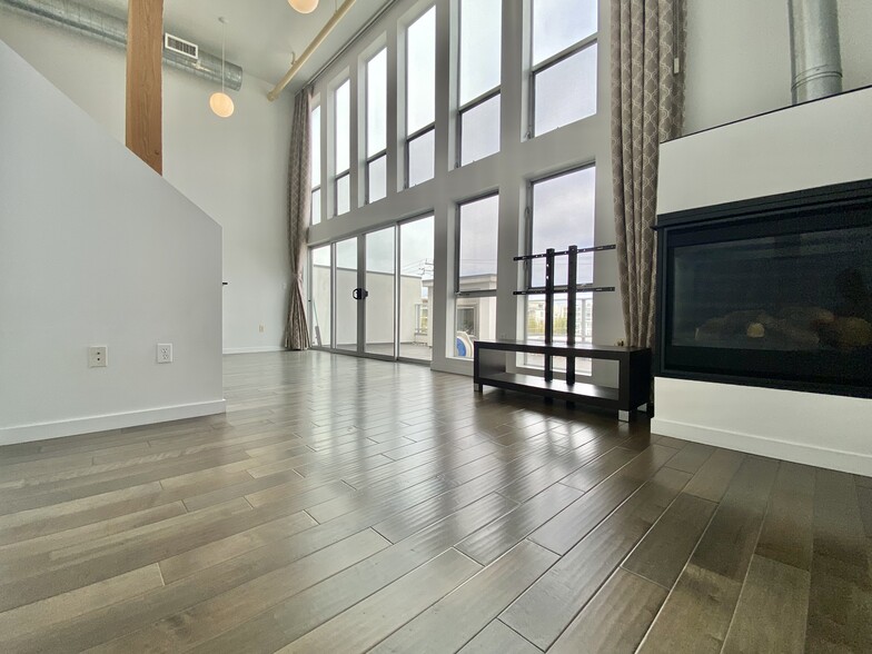 Building Photo - 4215 Glencoe Ave