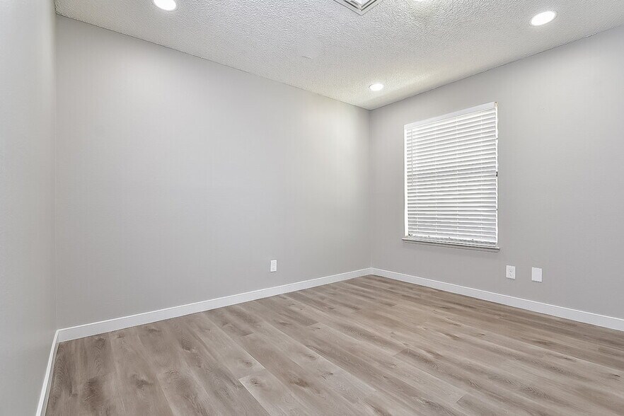Building Photo - 8424 Lomack Ct