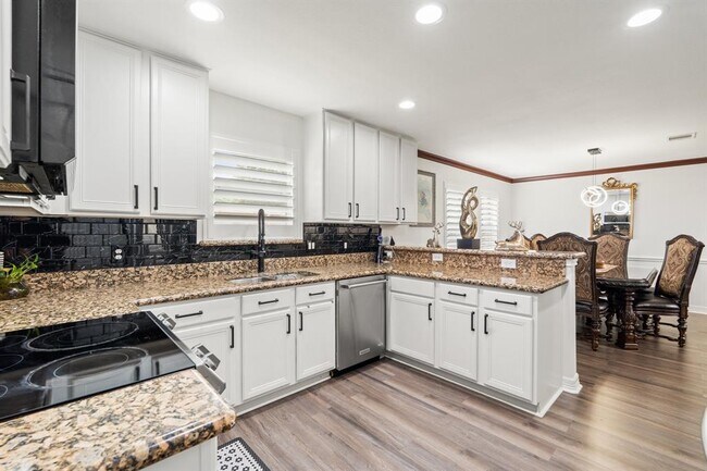 Building Photo - 703 Canyon Garden Dr
