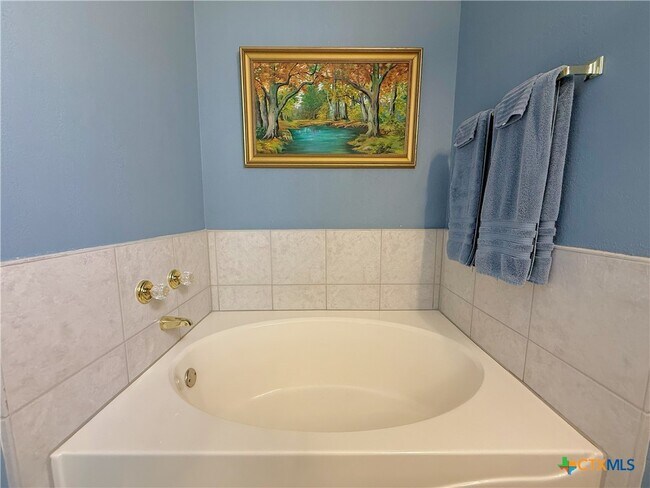 Building Photo - 2314 Kingsbury Dr