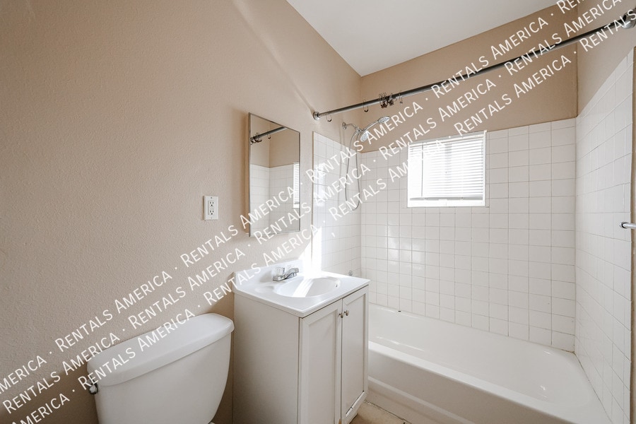 Building Photo - 713 N 9th St