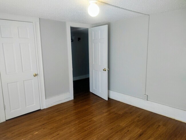 Building Photo - 65 Curve St