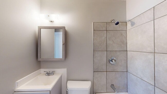 Building Photo - W.130th-Bellaire neighborhood, updated 3 b...