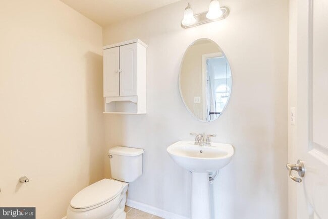 Building Photo - 365 Chessington Dr