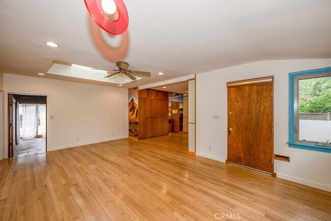Building Photo - 1243 Yosemite Dr