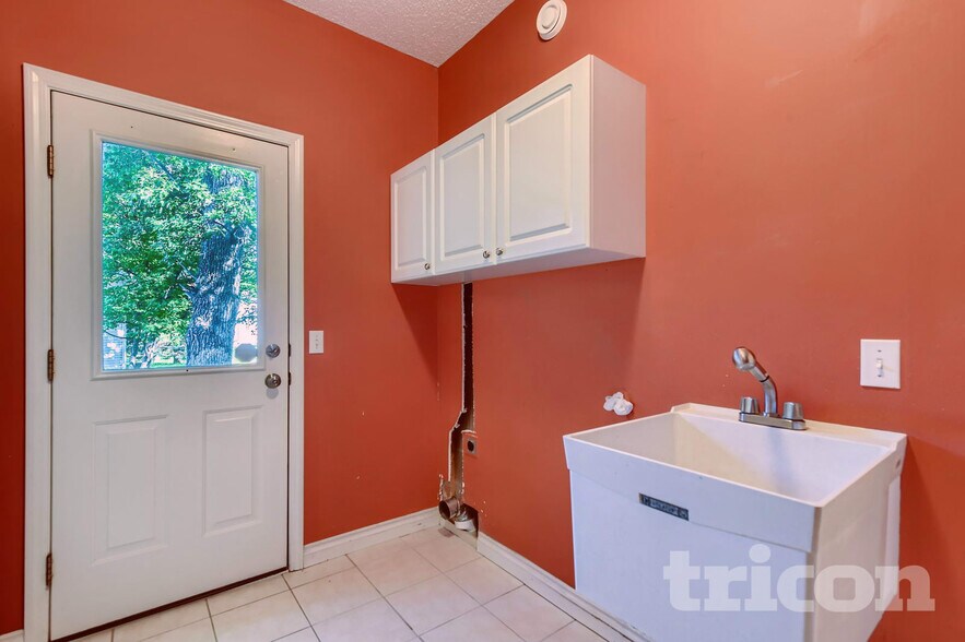 Building Photo - 2207 Raspberry Ct