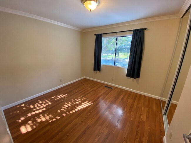 Building Photo - 4 Bed 3 Bath Single Family Home In Pleasanton