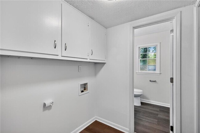 Building Photo - 2164 Riverbrook Rd