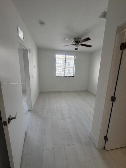 Building Photo - 1091 E 17th St