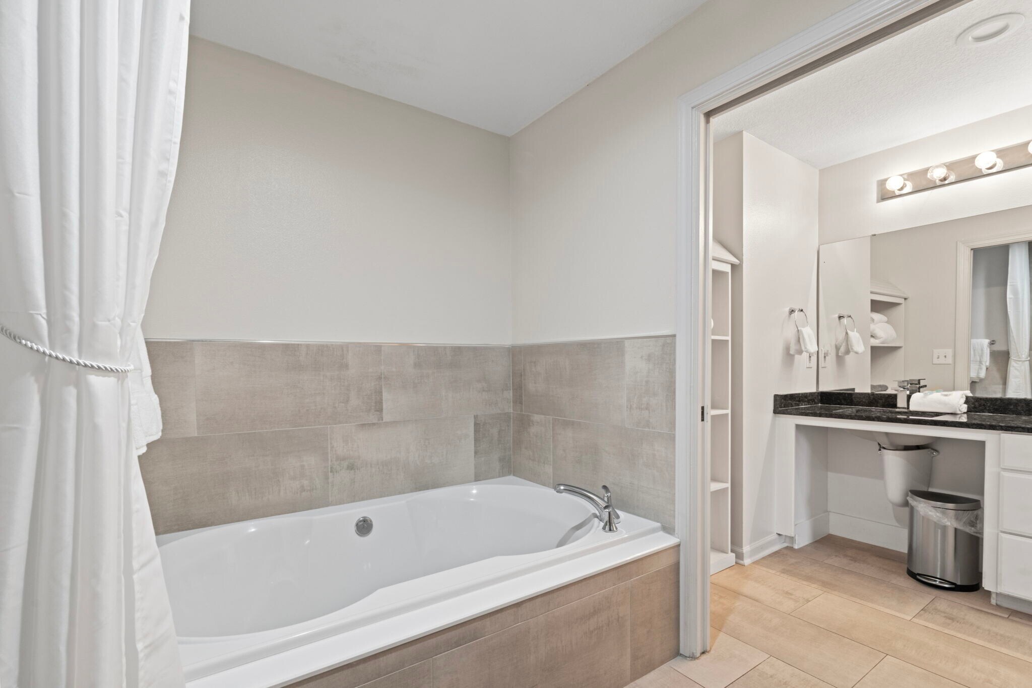 Building Photo - 225 Atlantis Cir