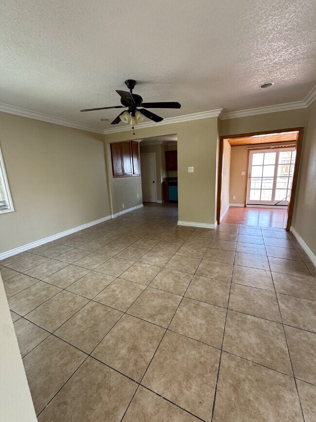 Building Photo - Large yard, spacious interior, extra parking and much more