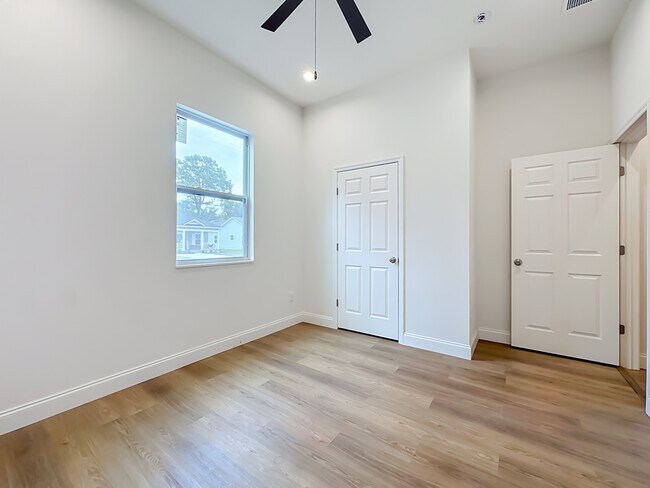 Building Photo - 1192 W 25th St