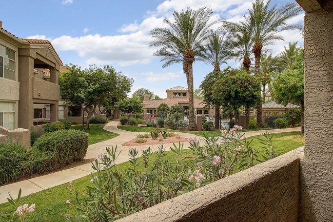 Building Photo - 3830 E Lakewood Parkway East