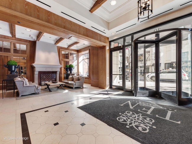Building Photo - 10 E Delaware Pl