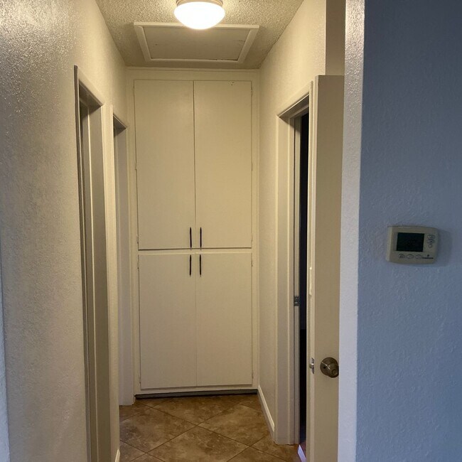 Building Photo - Washington (1004-1008)