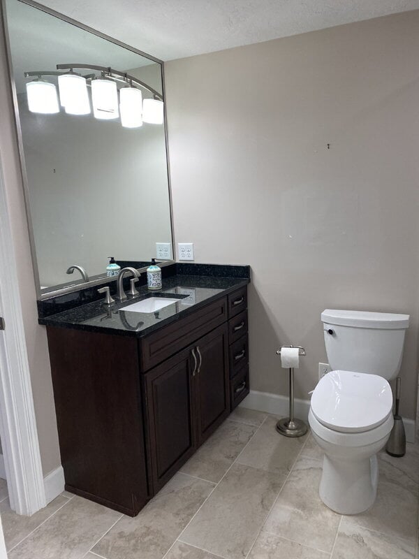 Building Photo - 404 S Beach St