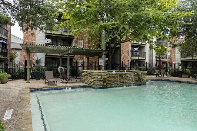 Building Photo - 1 bedroom 1 bath first floor condo unit | ...