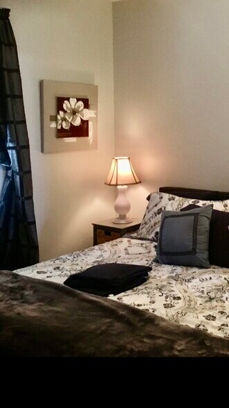 Building Photo - 4173 Hibiscus Dr