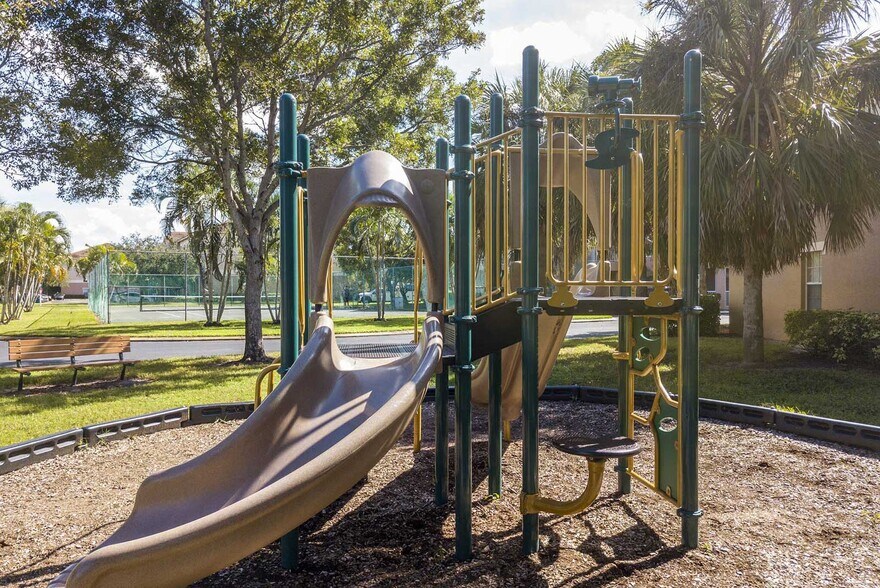 Building Photo - 9025 Colby Dr