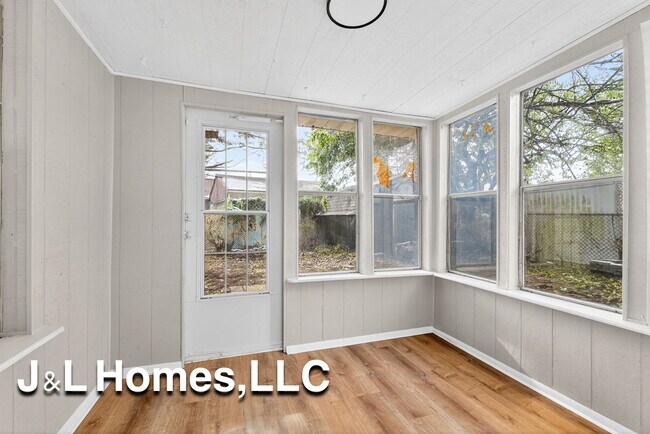 Building Photo - 1655 Westfield Dr N