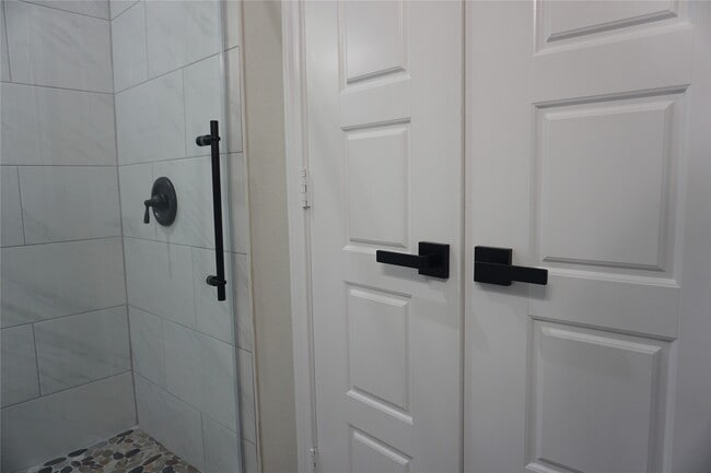 Building Photo - 11514 Persimmon St