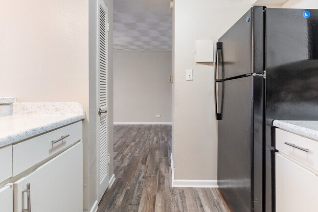 Building Photo - Southgate Manor Apartments