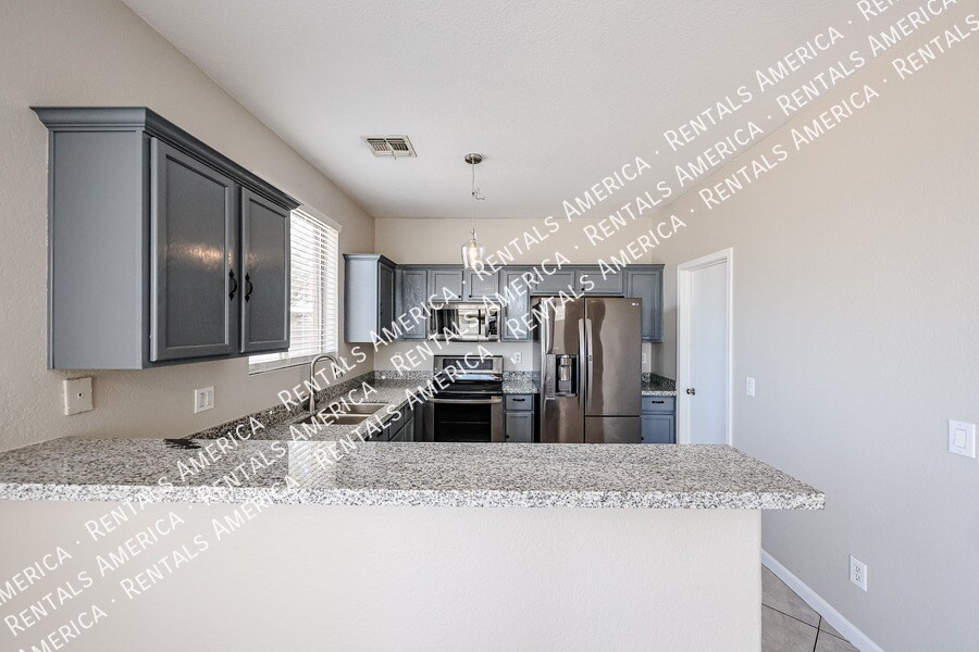 Building Photo - 3825 S 60th Dr