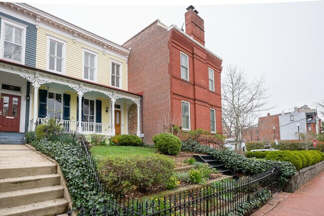 Building Photo - 27 3rd St NE