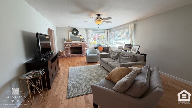 Building Photo - 626 White Briar Dr