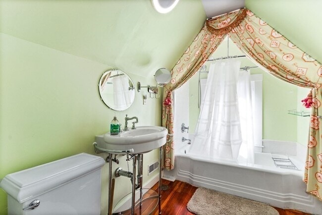 Building Photo - 115 Aspen Ave