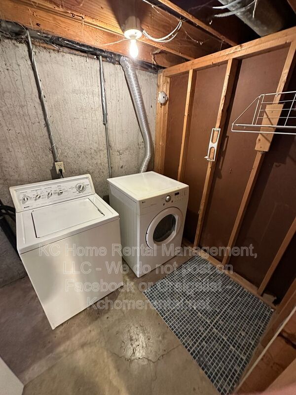 Building Photo - 3910 SW 8th Ter