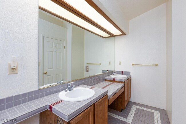 Building Photo - 6442 W Mesa Vista Ave