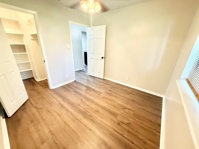 Building Photo - Newly renovated 2-bed/2-bath