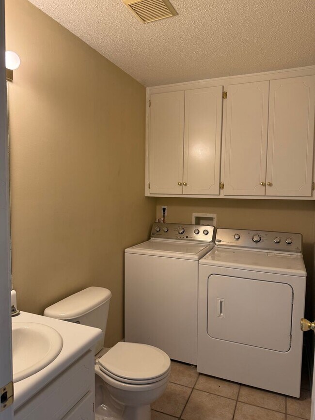 Building Photo - 115 Woodberry Dr