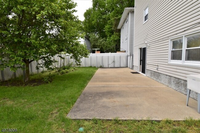 Building Photo - 284 Miller Ave