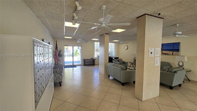 Building Photo - 3000 Riomar St