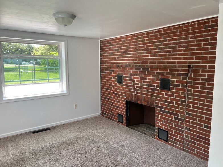 Living/inactive fireplace - 7019 Church Hill Rd
