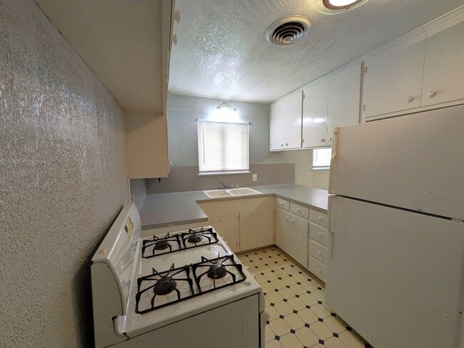 Building Photo - 3529 Bowling Ln