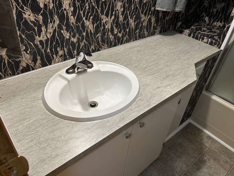 Sink and counter space - 10975 E US Highway 64