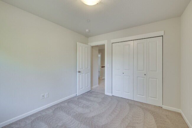 Building Photo - Stunning & Spacious Lynnwood Rental Available Now!