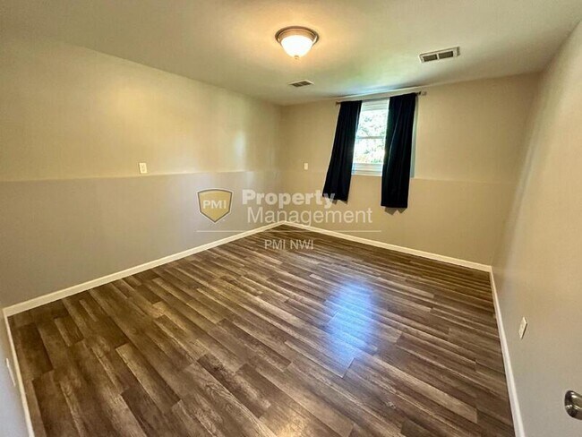 Building Photo - 1503 Peachtree Dr