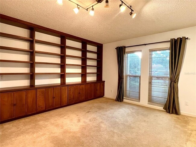 Building Photo - 2715 Montague Ct E