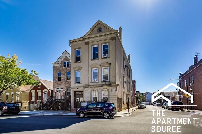 Building Photo - 2031 W 23rd St