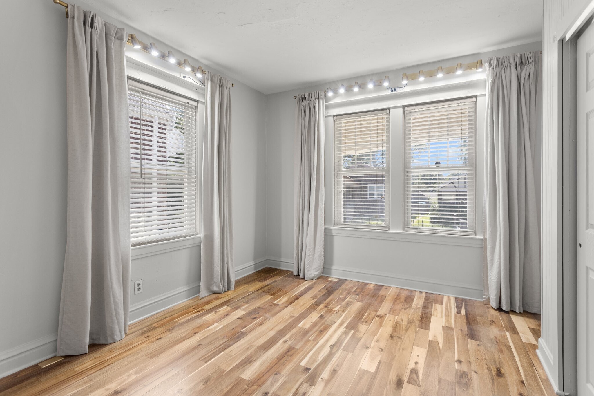 Building Photo - 6613 Parkwood Pl