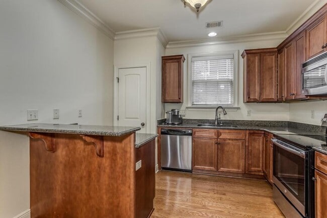 Building Photo - 2800 Belle Chase Ln